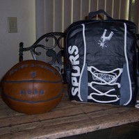 Spurs Backpack Frist I would like to thank all the ladys who gave me tidbits of wisdom in making this 3D. The bag is nine layers tall with card board...