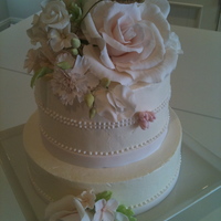 English Garden Cake BC cake with all flowers and little bee in sugarpaste.