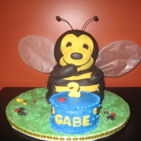 Buzz... Carved 3D bee. I used the idea from the 3D bear pan to move his arm in front of his face, but he is carved from a block of cake. The grass...