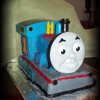004-2.jpg This is my first Thomas the Train cake