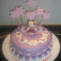 Tarta Kitty bizcocho genoves ba&ntilde;ado en sirope de arce y relleno de una mezcla de nata y queso crema