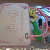 Pink Gucci-Like Purse Plus Accessories Had a friend that wanted a pink girly purse made out of BC for her daughter's Birthday. Handles and accessories are fondant (...