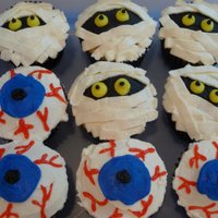 Eyeballs, Mummy & Monster Halloween Cupcakes Halloween cupcakes for a little girl's b-day. All made with BC icing. Lots of fun to do!