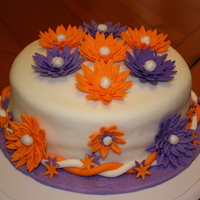 Fall Flowers I had so much fun making this cake! Gum Paste daisies with pearl dust centers. Fondant covered chocolate cake with cream cheese filling....