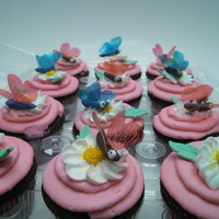 "fancy Nancy" Cupcakes These were companion cupcakes for a "Fancy Nancy" themed party. You can view the cake that went along with these here: http://www...