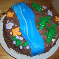 Crocodile Crocodile-cake. Dekorations in sugerpaste, covered with chocolate-buttercream