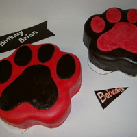 Bobcat Paws Carved paw prints covered in MM fondant.