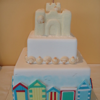 Beach Theme Melbourne's colourful beach huts are famous here in Australia. This would make an ideal cake for a bayside wedding.