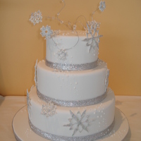 Winter Wedding Cake Sugar snowflakes perfect for a winter wedding inspired by Lindy Smith