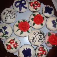 Cupcakes 1st time icing cupcakes. I found cupcakes to be a lot of work I'll stick to cakes.