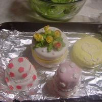 Mini's i tried my hand at these mini cakes, not too bad this was about a month after i decided this is what i wanted to do, with no classes at all...