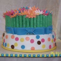 100_1168.jpg got this great idea from maimerbaker's daisy cake - using the cookies for the stems (hers is much better than mine :) bc icing with...