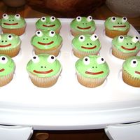 Frog Cupcakes I made these for my kindergarten class!