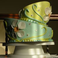 Dscn1545.jpg i fell in love with this cake the minute i saw it.... thank you Edna (Tonedna) for your idea of Topsy Daisy cake.... this was honey multy...