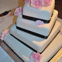 Off Set Square Cake One of my favorite cakes to date. Just nice a simple and clean looking.The MOB loved, loved it! Which always is nice! :)Durable cake recipe...