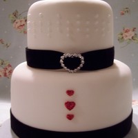 Queen Of Hearts My Second fondant cake, inspired by a Maisie Fantasie cake and the latest Alice in Wonderland trends. Its a 6" and 4" round so an...