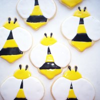 Bee Cookies Need to make 100 of these for wedding favors. Cute.