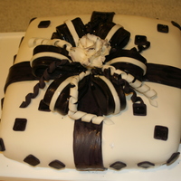 Bow Cake 