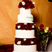 Ivory Cake With Red Hydrangea's And White Roses 