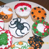 Holiday Cupcakes There's a little bit of something for everyone on your list...