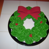 Christmas Wreath Hershey's Perfect Chocolate Cake Cupcakes. Vanilla Buttercream. Foam bow. The berries are m&m's. Got the idea from the other...
