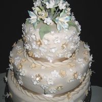 Cake De Bodas Color Perla Y Color Turquesa Este cake es en fondant con flores en pastillaje de gumpaste. Muy sencillo, pues era una boda intima pero, realmente en persona se ve mucho...