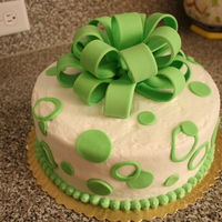 Circle Cake This is a cake I made for a friend at work! First time making the loop bow, it was lots of fun!