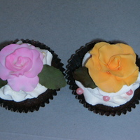 Cupcake With Rose I just practiced. AND my daughter could eat her favorite! :-))))