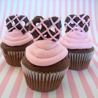 Chocolate Covered Pretzel Cupcakes 