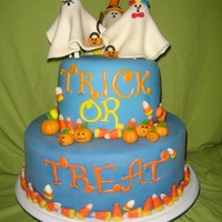 Costumed Ghosts inspired by a very adorable cake done by tinabelle722, her ghosts were so cute I wanted to give it a try :)