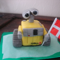 Wall-E A topper for a danish boys birthdaycake, it is a muffin with MMF