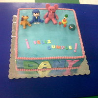 Pocoyo Pocoyo and friends are fondant. The cake is vanilla and chocolate with caramel sauce, and the frosting is buttercream