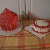 Gaint Cupcake Giant cupcake for a little girls first birthday with 6 inch round smash cake.