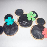 Cookie Invitations hawaiian minnie mouse theme cookies as the invitations!
