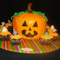 Holloween Cake & Cupcakes 