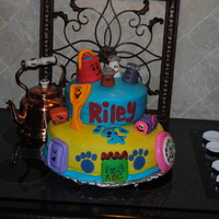 Blue's Clues Inspired by many cakes on CC, many thank yous!!! I think it was too warm in the house or something or my icing was soft, had trouble with...