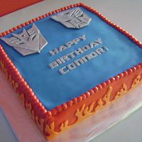Tf3.jpg Transformers birthday cake with space for 4 small toys on the top.