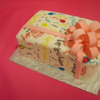 A Gift white cake coverd in fondant