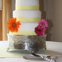 Daisies Fondant cake with real flowers.