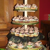 Army Tank Cupcake Tower Camo cupcakes!