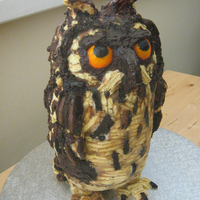 Owl An owl made of buttercream, tea biscuits and oreo cookies. I got the idea by looking at a toy owl, imagined it made out of cookies :).