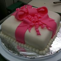 Gift Box Wilton Course 3, cake 1.