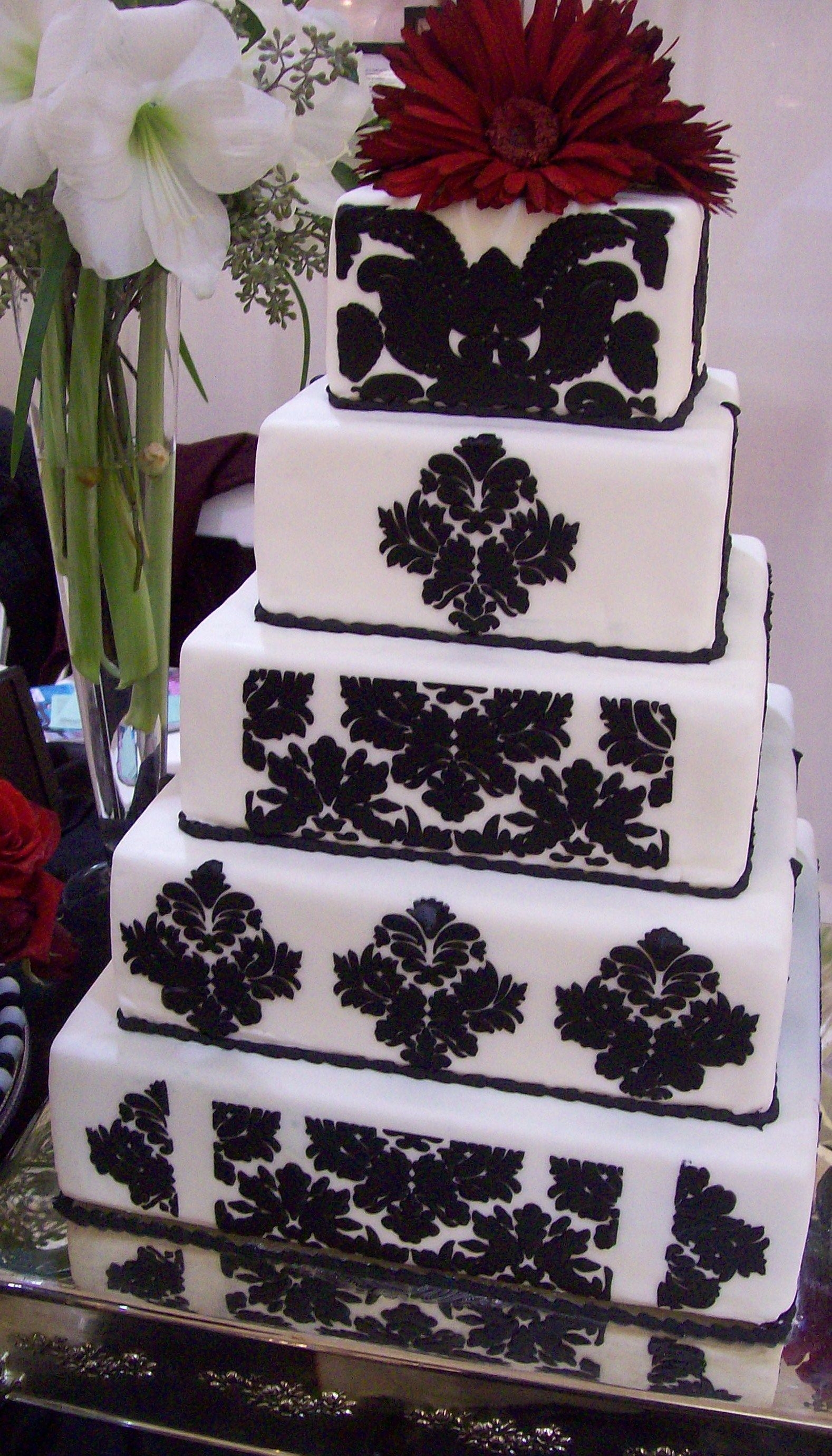 Black Damask Damask is everywhere you look! The trend is becoming a favorite with brides and it looks great wtih just about any color.