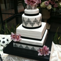 Damask For 250 people, airbrushed design. I demo'd the technique at the West Island Cake Club - I am sure there is a much easier way (...