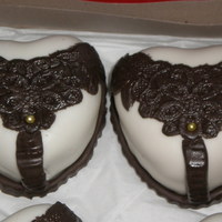 Individual Bd Cupcake We went to a restaurant to celebrate my sister's birthday and I didn't want to take a wholecake, so I made individual cakes to...