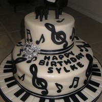Musical Cake I made this cake for my friends birthday, she is a musik teacher.