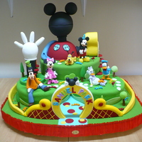 Play House Disney all in gum paste...