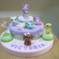 Pet Shops This cake was hand made. All in gum paste without molds.
