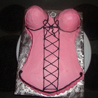 Lingere Cake a 9x13 with the mini wonder pans