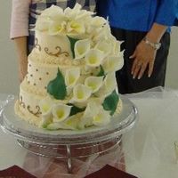 Me_And_Diann.jpg THis a white cake with buttercreme icing. Fondant Calla Lillies.